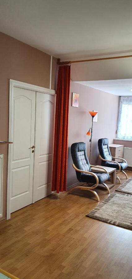 Venusz Apartman Cserkeszőlő Eksteriør billede