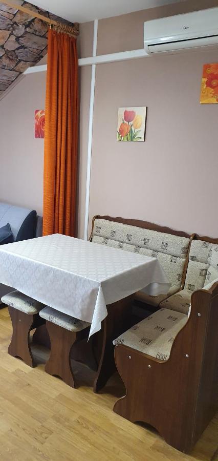 Venusz Apartman Cserkeszőlő Eksteriør billede