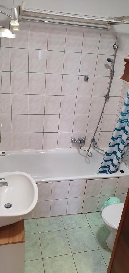 Venusz Apartman Cserkeszőlő Eksteriør billede