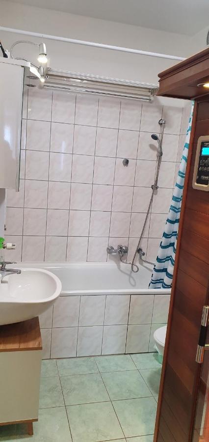 Venusz Apartman Cserkeszőlő Eksteriør billede