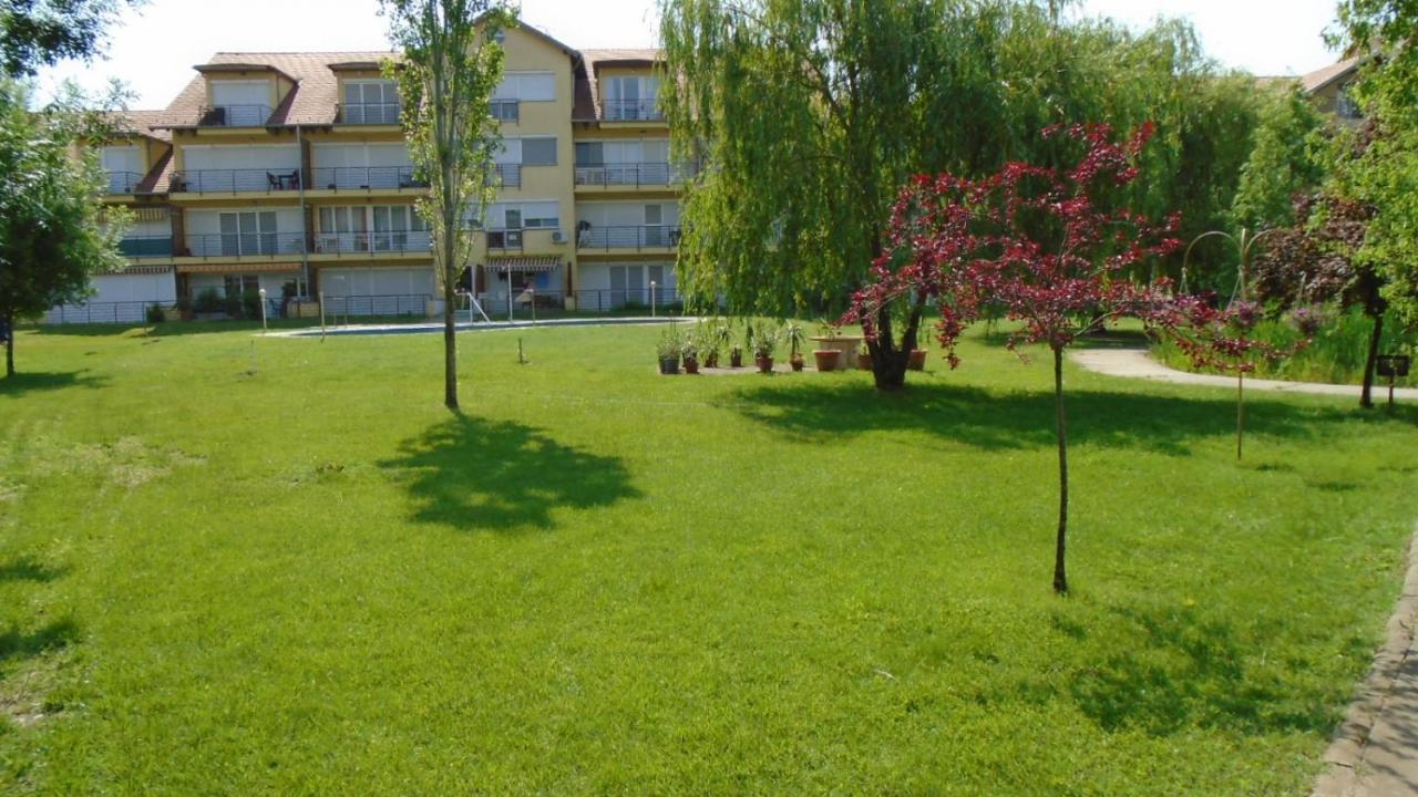 Venusz Apartman Cserkeszőlő Eksteriør billede